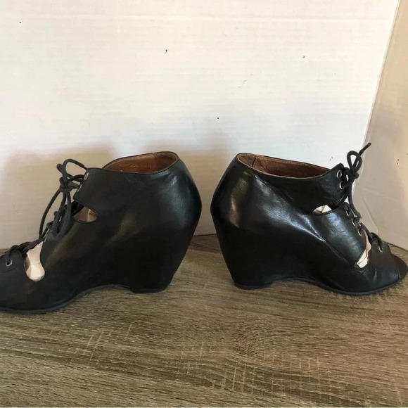 Locale Wedge  Leather Sandals - Picture 8 of 12